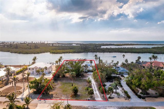 $1,700,000 | 265 Green Dolphin Drive South