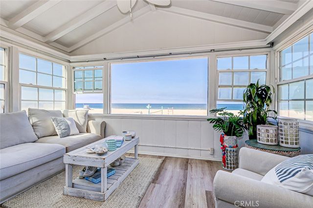 $6,999,000 | 1614 The Strand | Hermosa Beach Sand