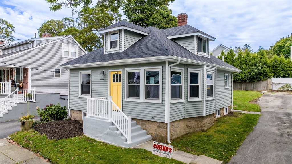 a view of a house with a yard