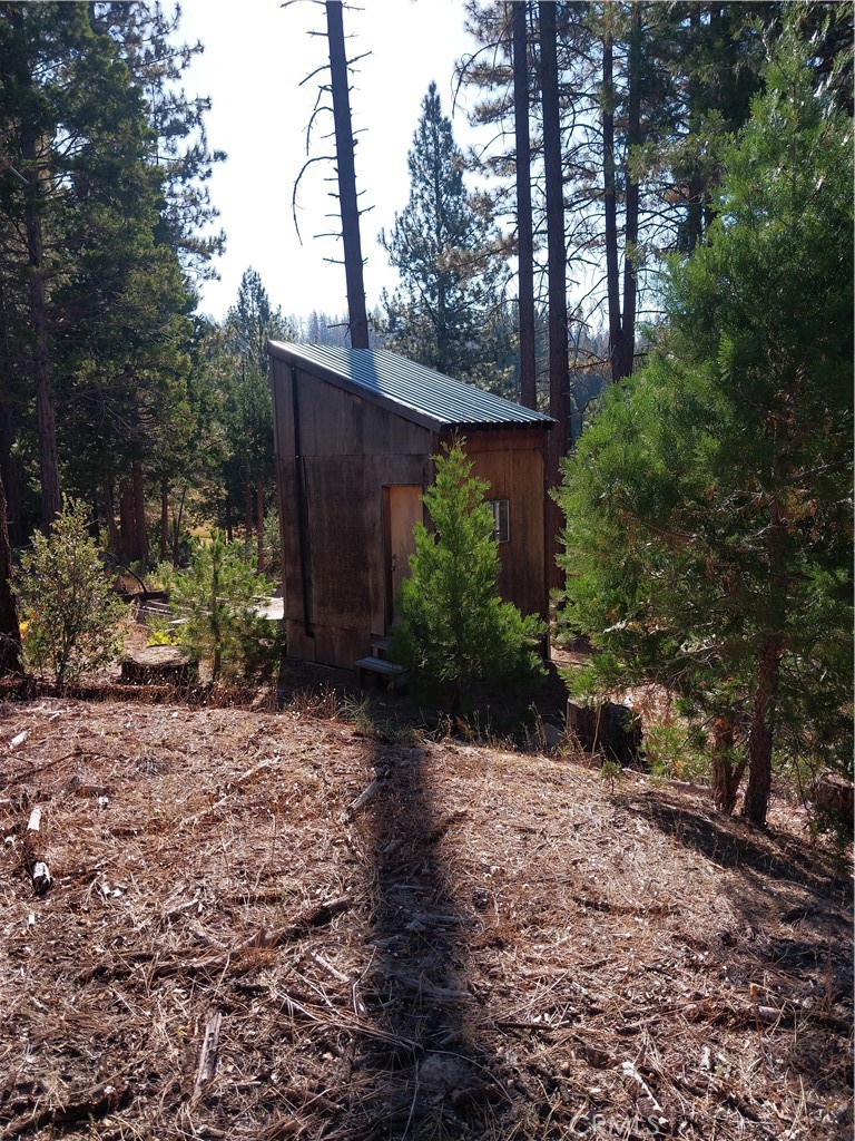 a view of a back yard of the house