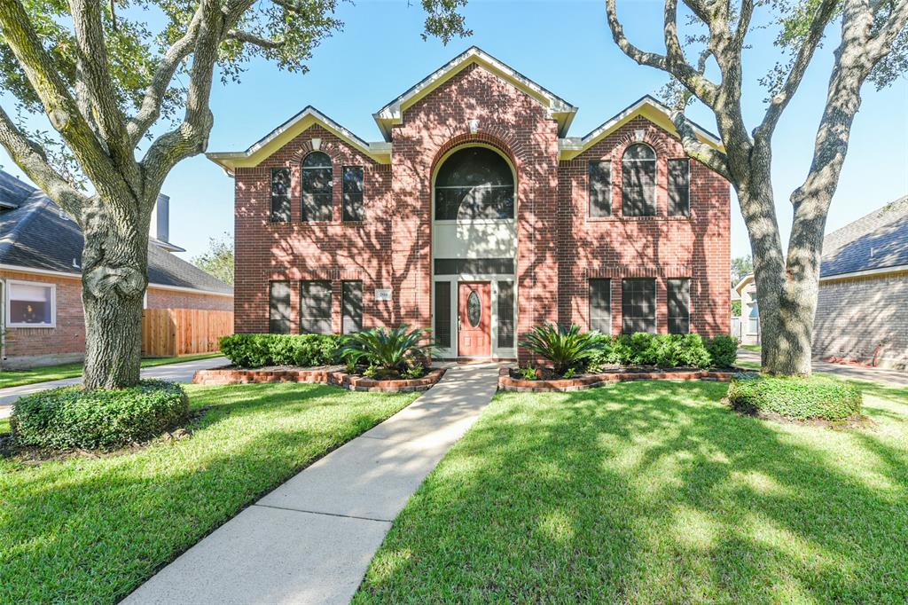 2814 Red Oak Lane is a 2 story home with 4 bedrooms, 2 full bathrooms, one half bath and a 2 car garage located in subdivision of West Oaks!