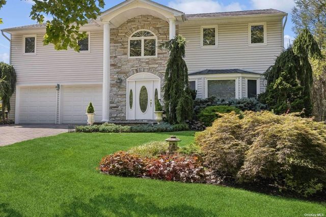 $879,000 | 73 Holiday Park Drive | Hauppauge