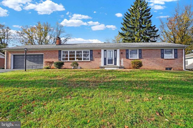 $375,000 | 250 Lynbrook Drive North | Stonybrook