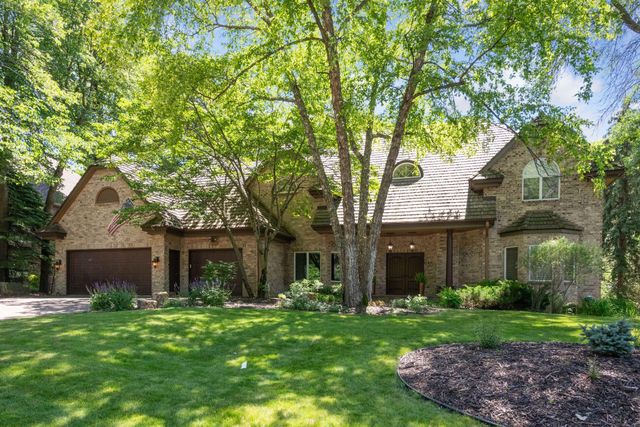 $1,150,000 | 19595 Waterford Place | Shorewood