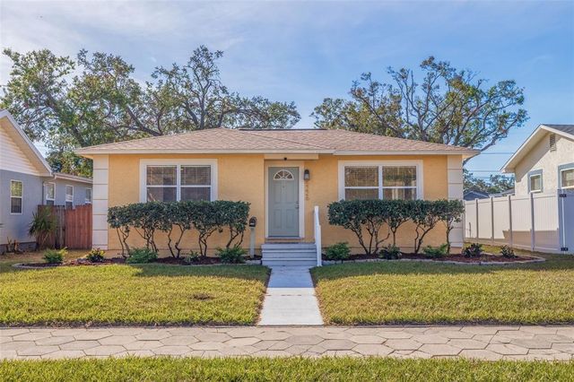 $359,900 | 5226 3rd Avenue North | Live Oak