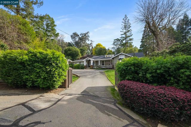 $1,750,000 | 16 La Plaza Drive | Hacienda Del Orinda