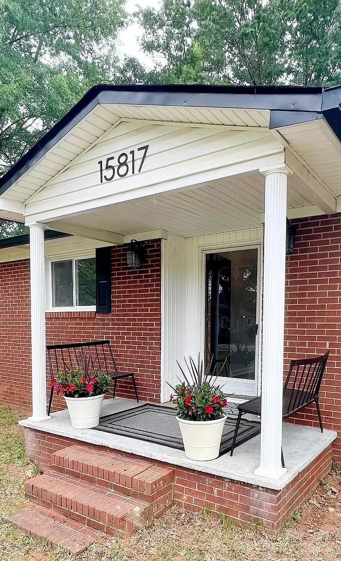 a view of a house with porch