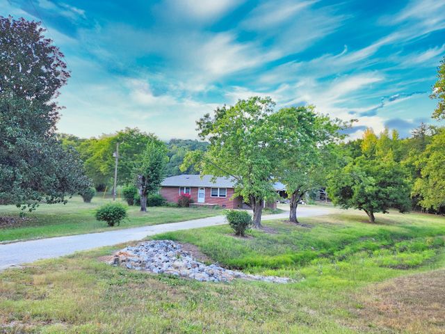 $600,000 | 8000 Beech Creek Road