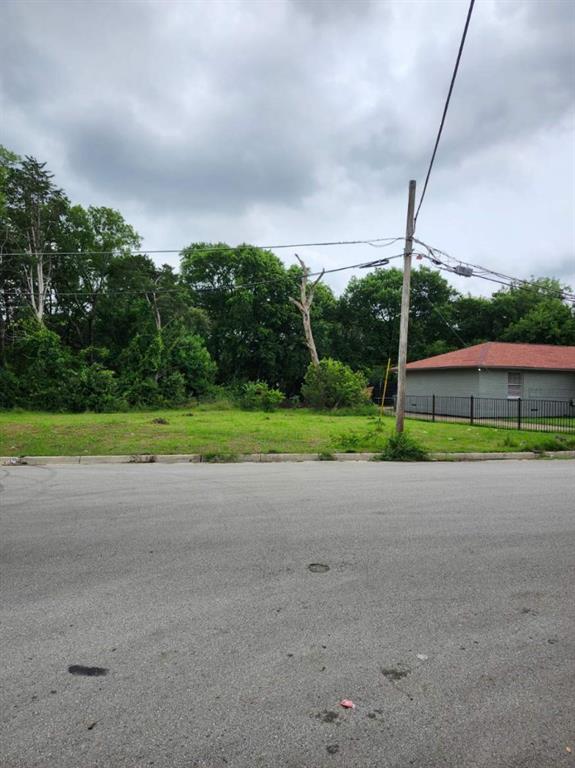 a view of a house with a big yard