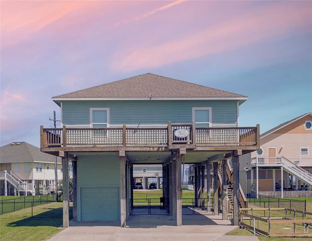 $540,000 | 3208 Castle Drive | Crystal Beach