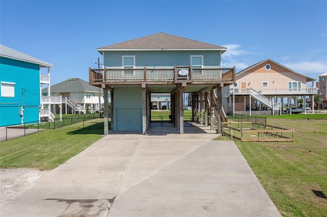 $540,000 | 3208 Castle Drive | Crystal Beach