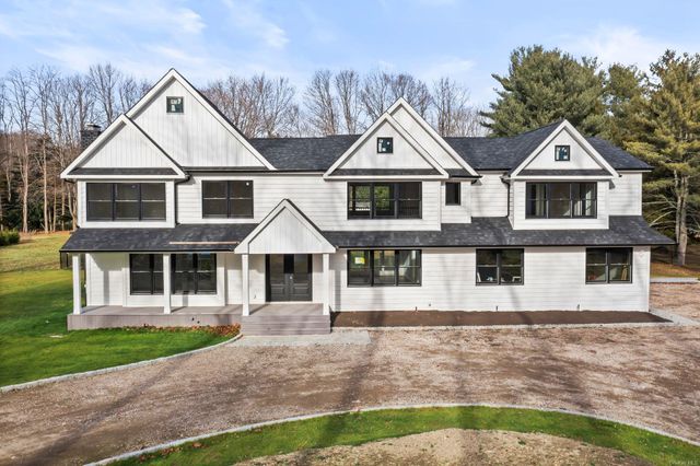 $1,999,000 | 158 Landing Meadow Road | Smithtown Hamlet