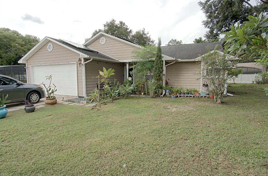 a view of a house with backyard