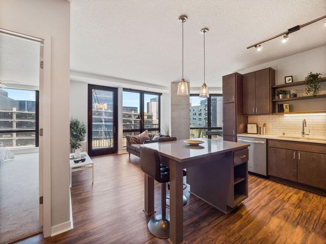 $2,375 | 811 South Washington Avenue, Unit 512 | Downtown East