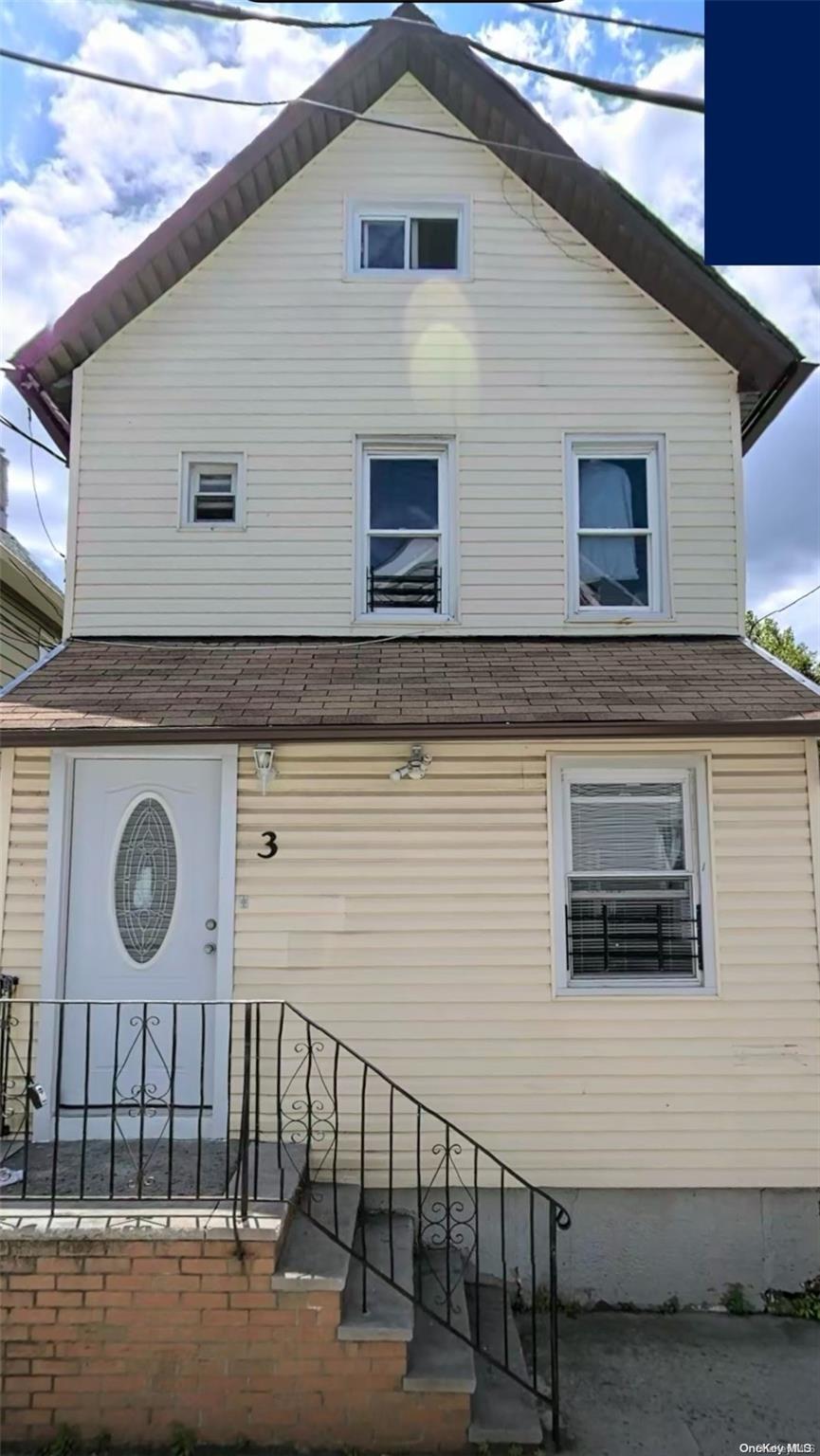 a view of a house with a small yard