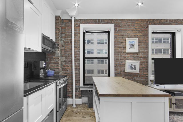 $5,000 | 106 West 13th Street, Unit 15 | West Village