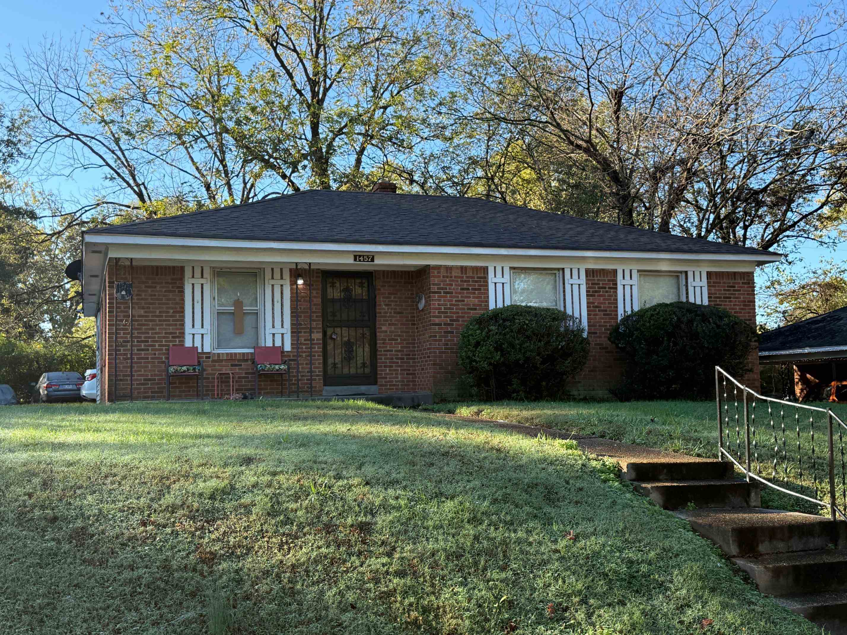 a view of a house with a yard and plants