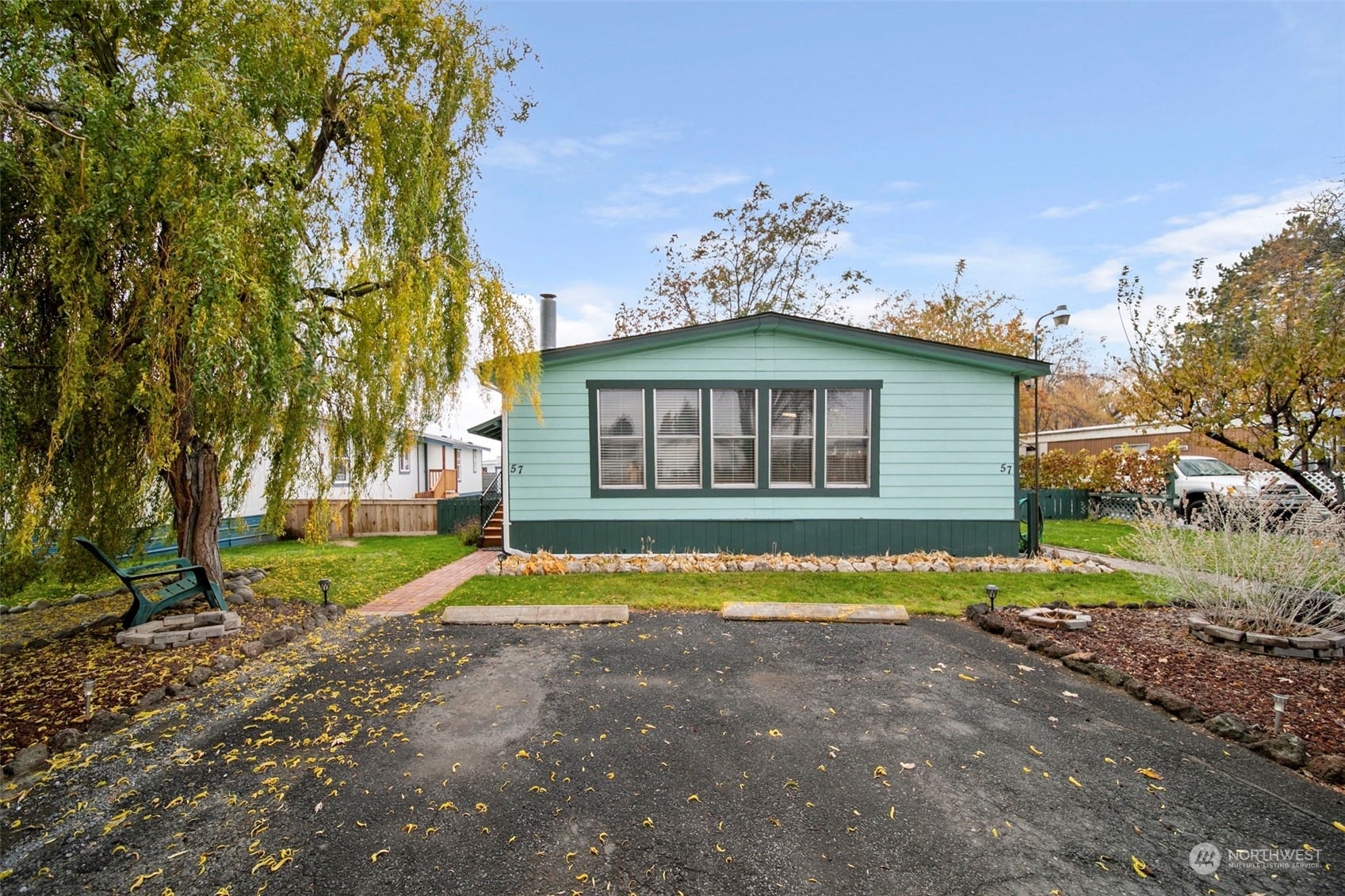 a view of a house with a yard