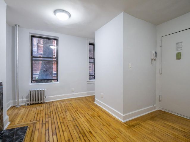 $2,831 | 149 West 4th Street, Unit 1E | Greenwich Village