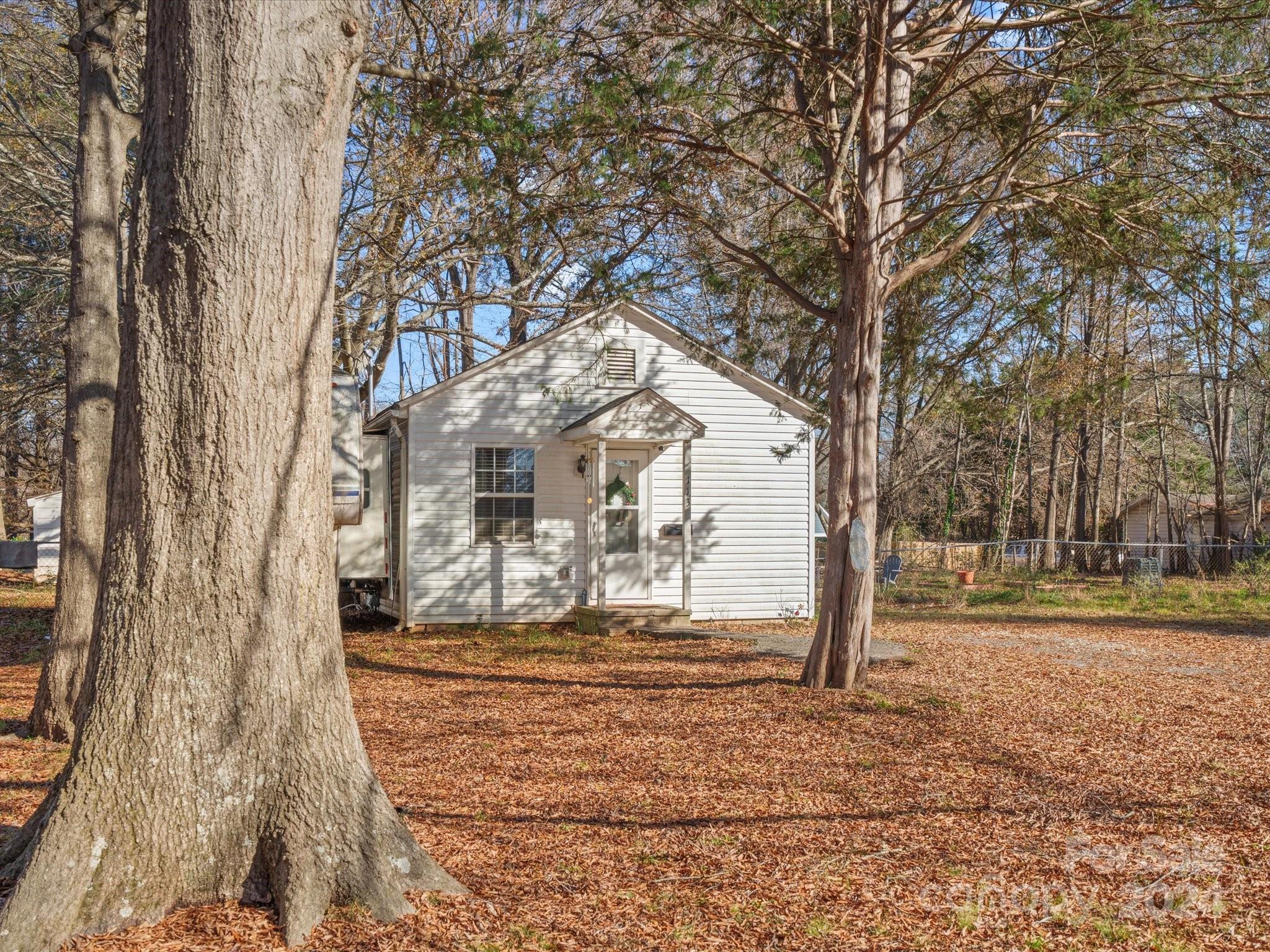 a view of a yard with a tree