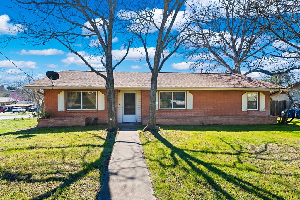 a view of a house with a yard