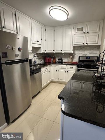 $2,300 | 4977 Battery Lane, Unit 1719 | Whitehall Condominium