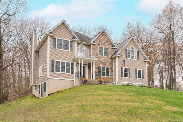 Homes for Sale with a Garage in The Legends At Beekman Country Club ...