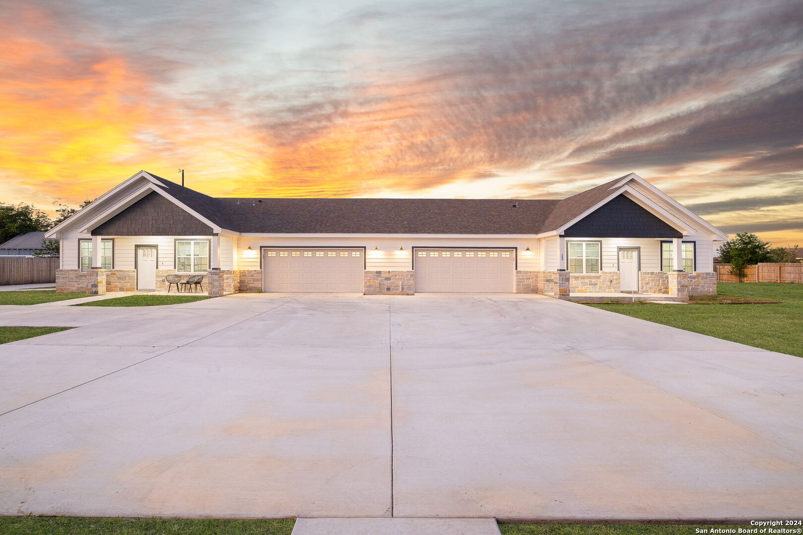 a front view of house with yard