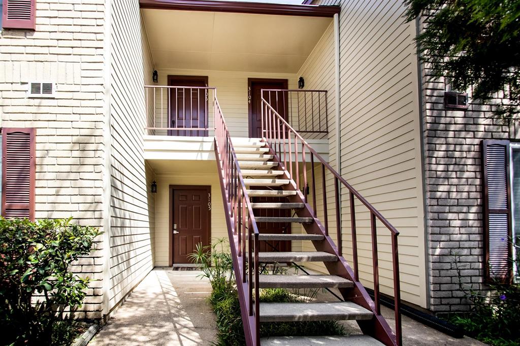 a view of a entryway front of house