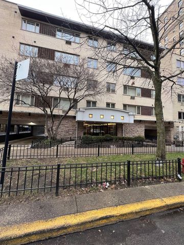 $1,300 | 426 West Barry Avenue, Unit 211 | Lake View East