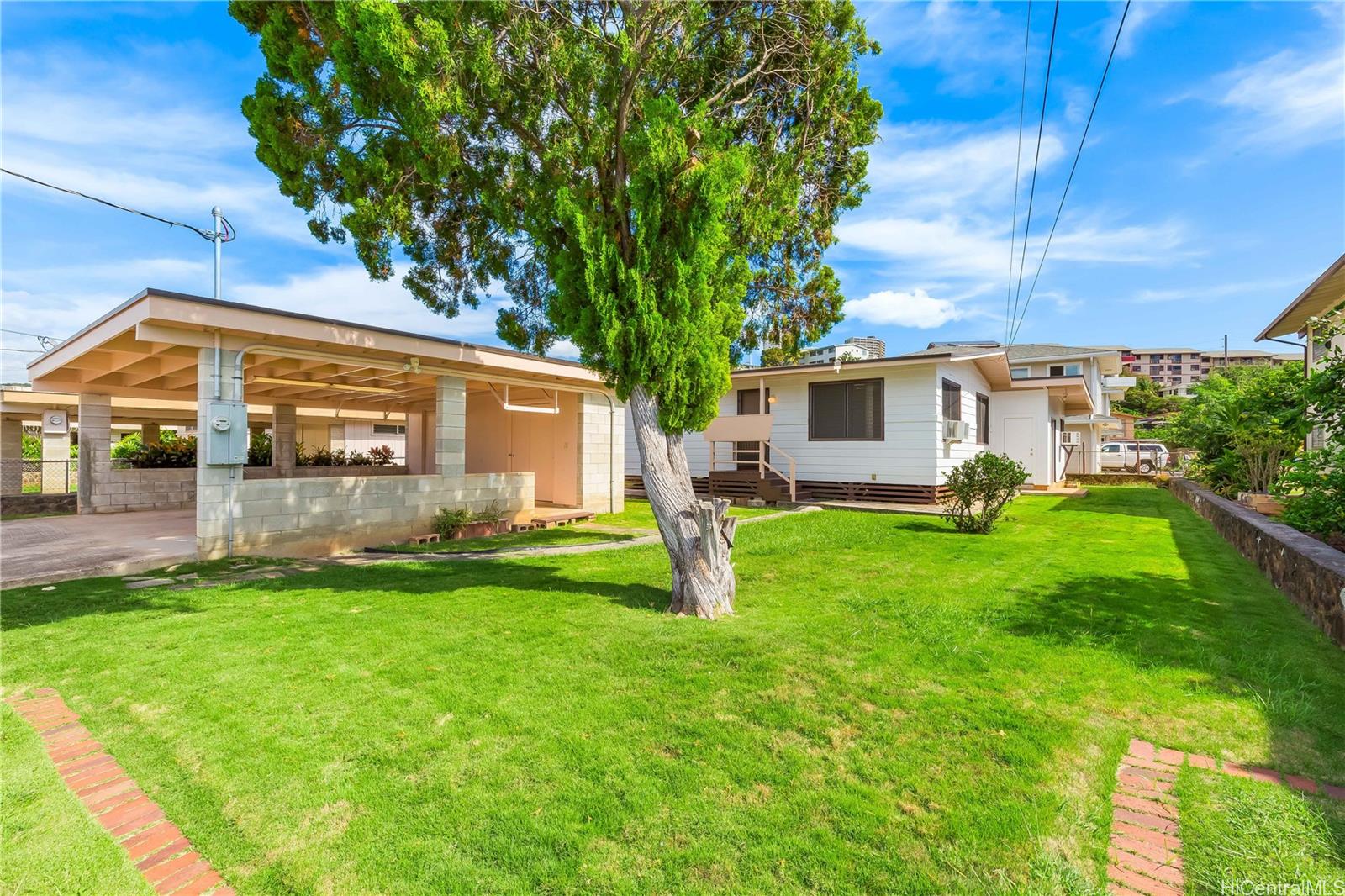 a view of a house with backyard and a tree