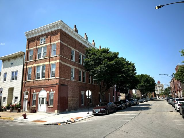 $1,645 | 1900 South May Street, Unit 2R | Pilsen