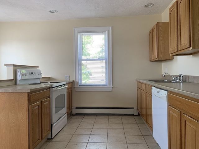 $2,300 | 18 Ridge Street, Unit 2 | Andover Center