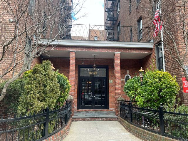 $2,400 | 37-27 86th Street, Unit 3M | Jackson Heights