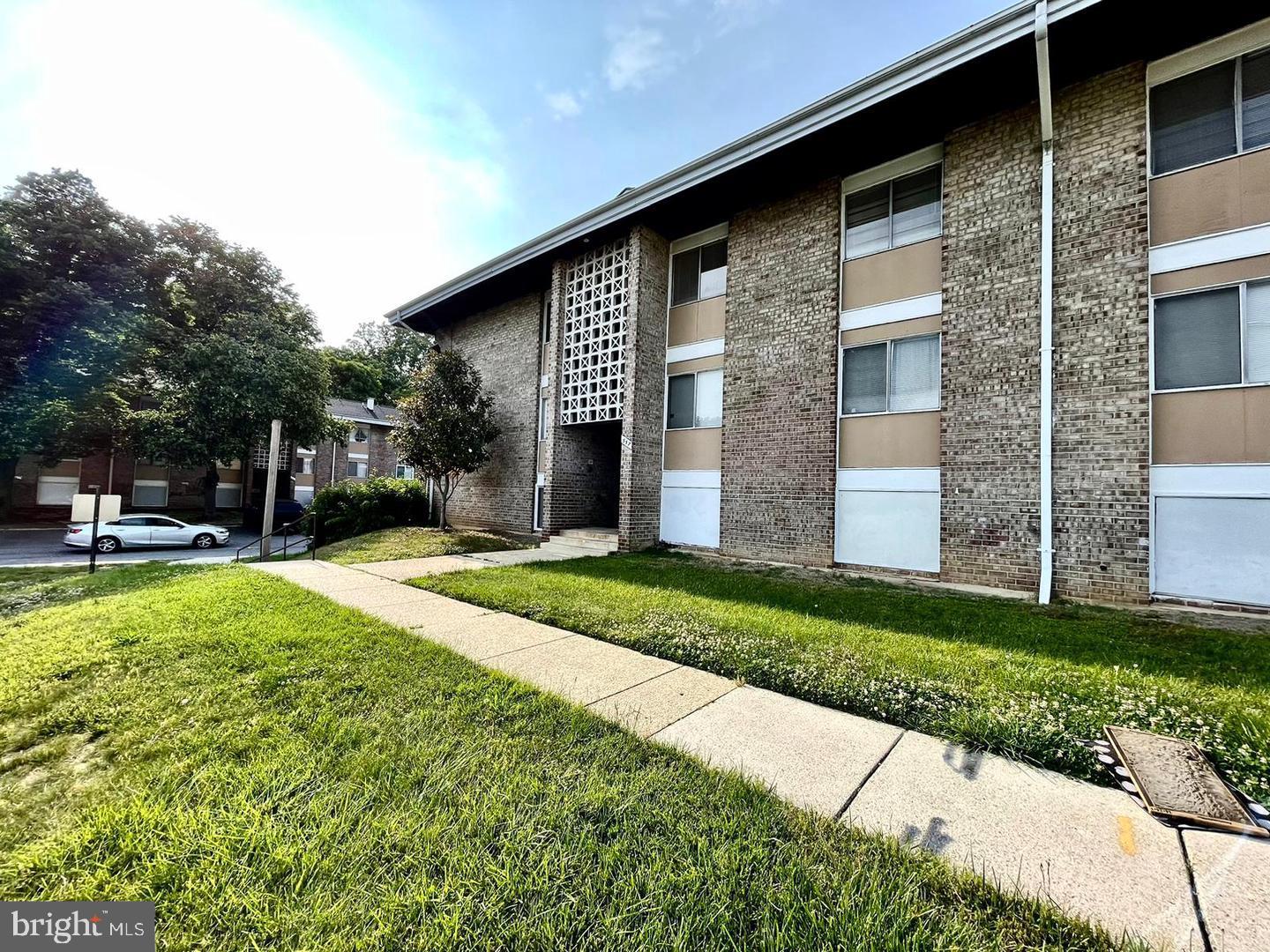 a front view of house with yard