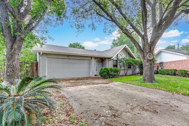 $225,000 | 2206 Woodglen Drive | Quail Valley