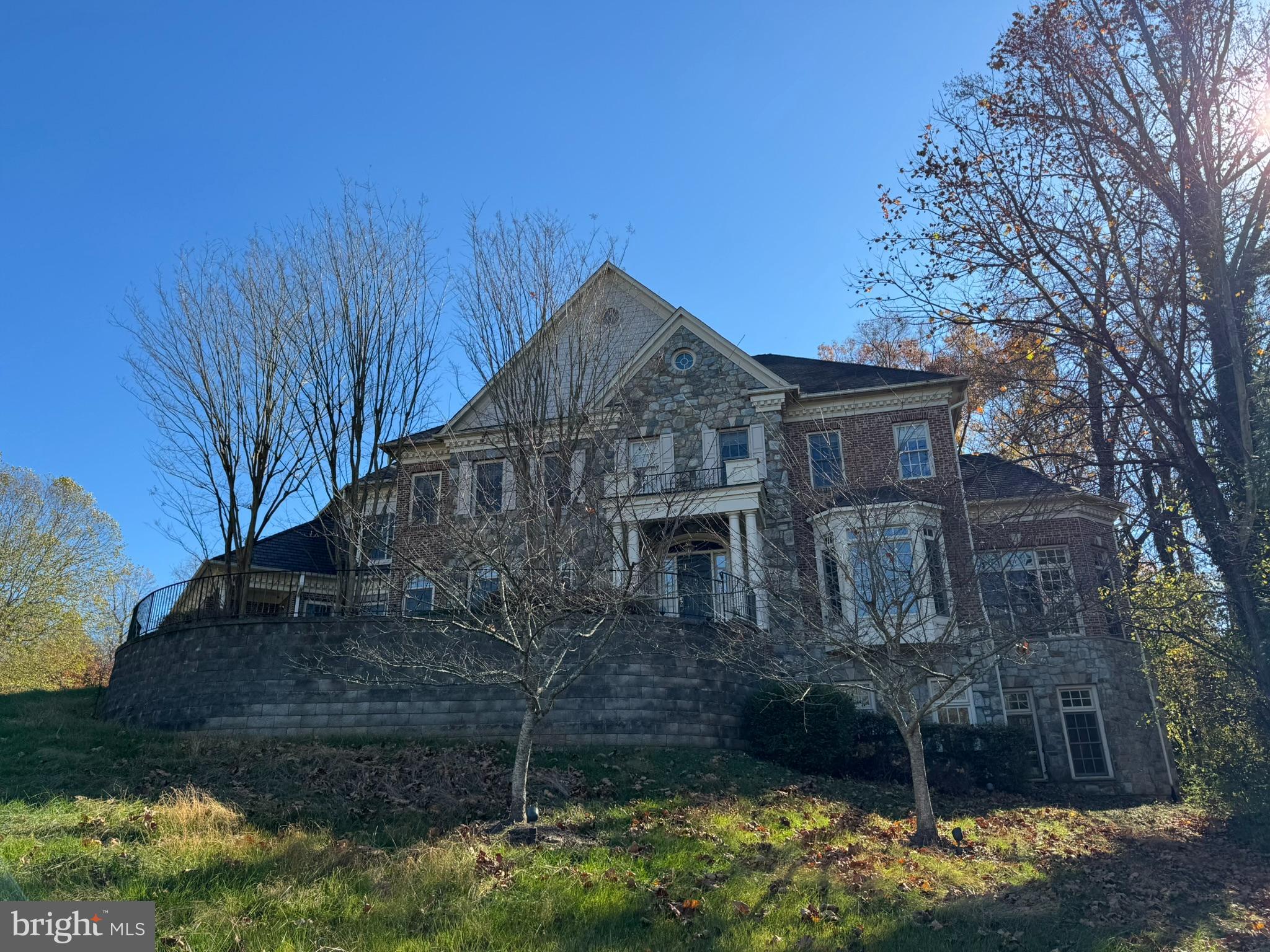 a view of house with a yard