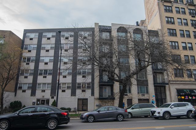 $895 | 6815 North Sheridan Road, Unit 303 | East Rogers Park