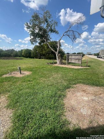 $140,000 | 711 Helena Road | Karnes City