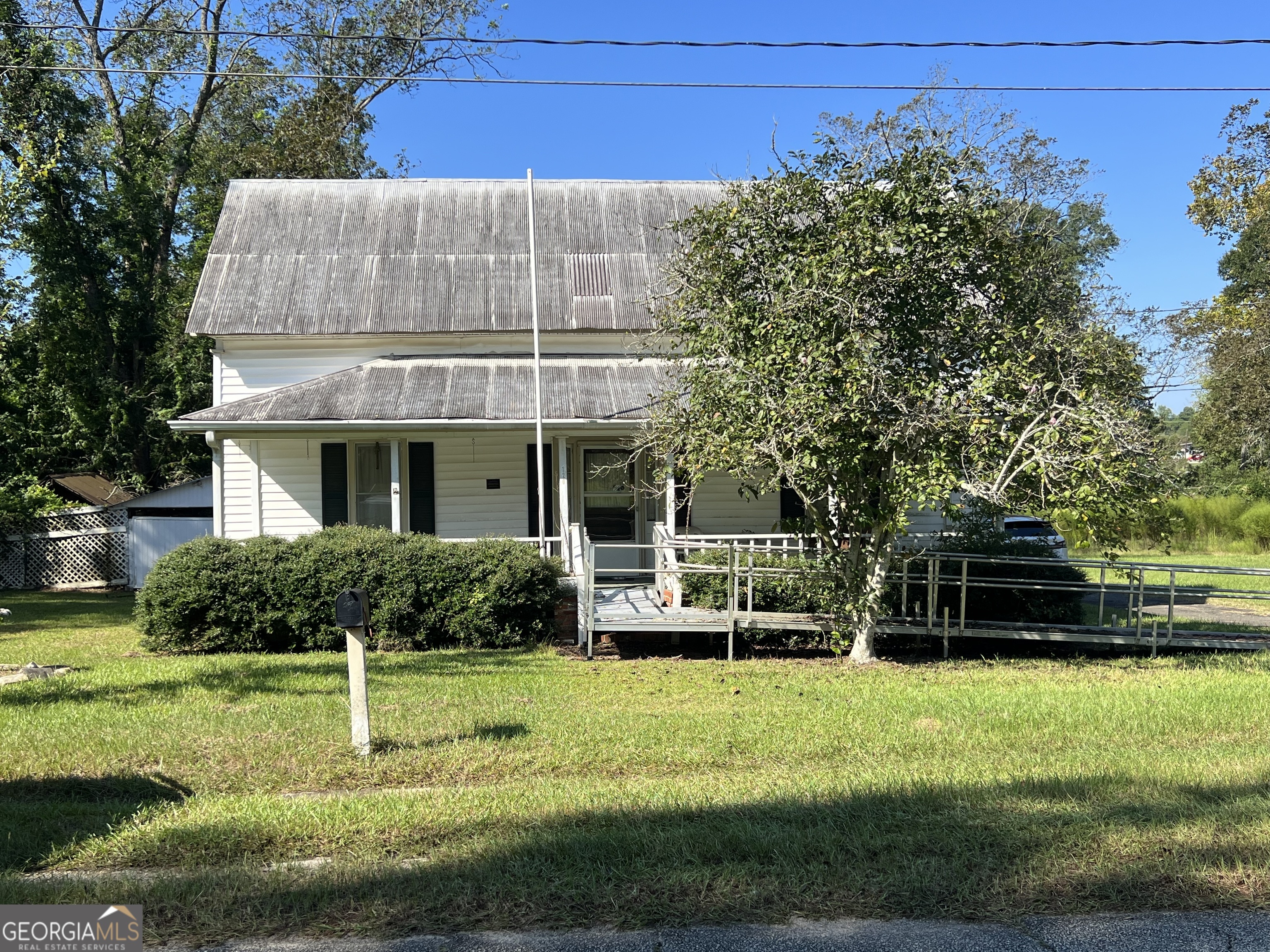 a view of house with a yard