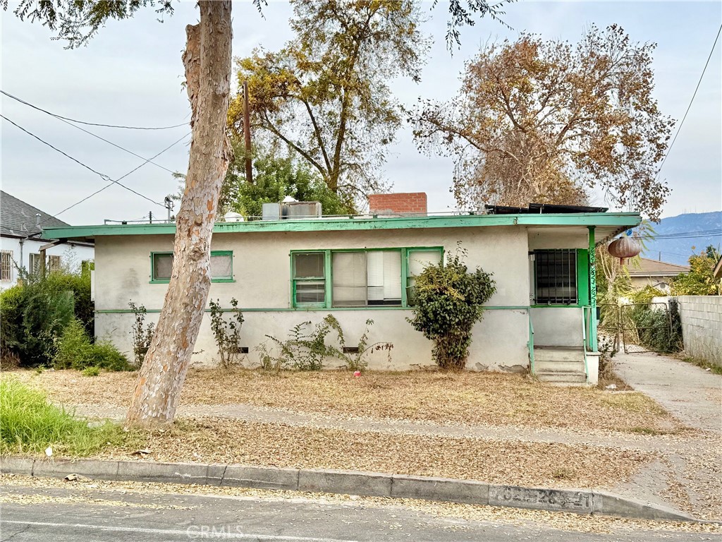 a view of a house with a outdoor space