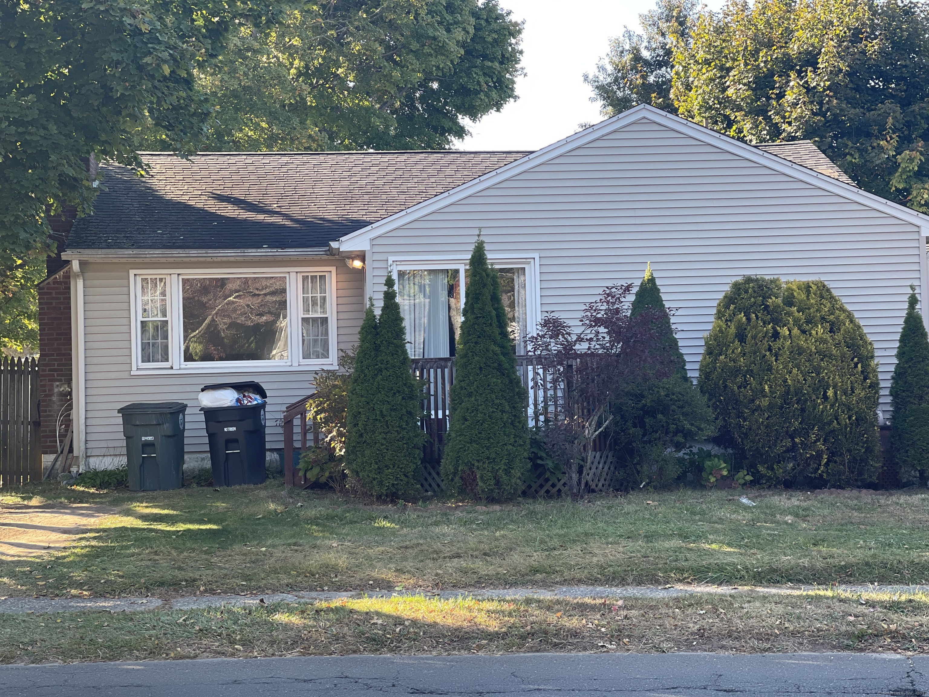 a view of a house with a backyard