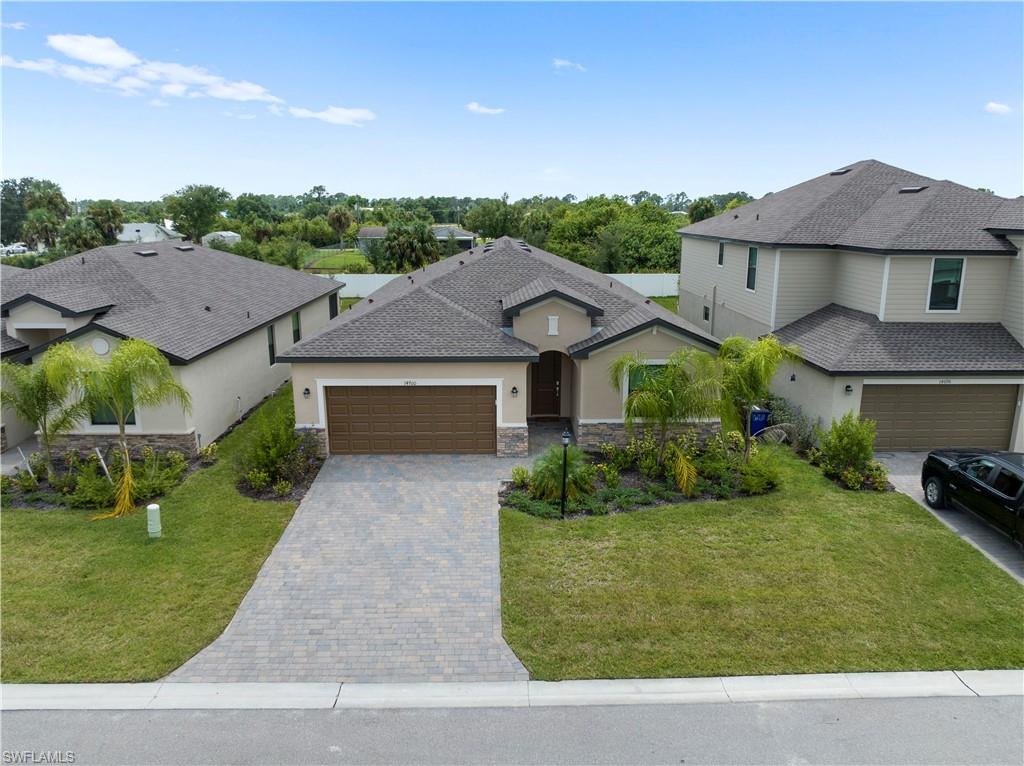 View of front of home featuring a front yard