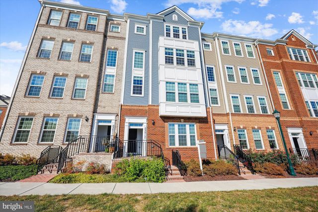 $490,000 | 23513 Public House Road, Unit 201 | Clarksburg Town Center