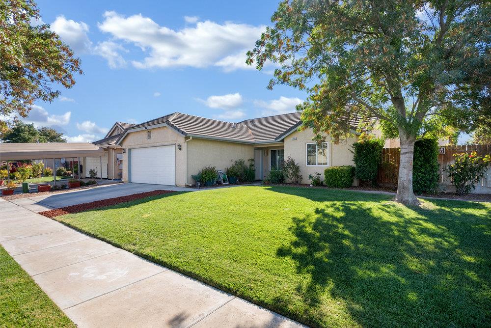 a view of a house with a yard