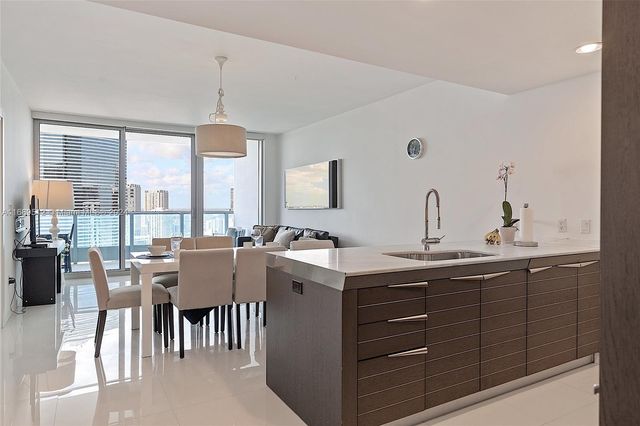 $595,000 | 200 Biscayne Blvd Way, Unit 3514 | Downtown Miami