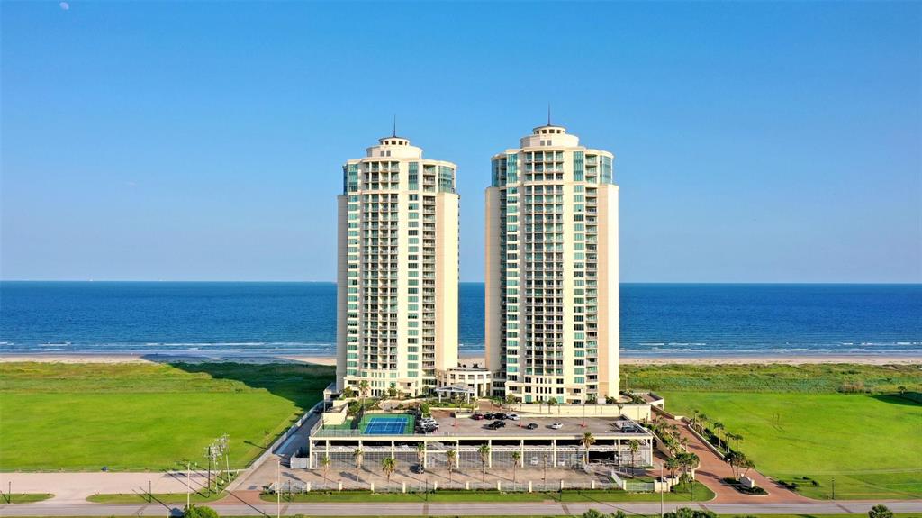 BEACH CLUB & TRADE WIND TOWERS at the PALISADE PALMS