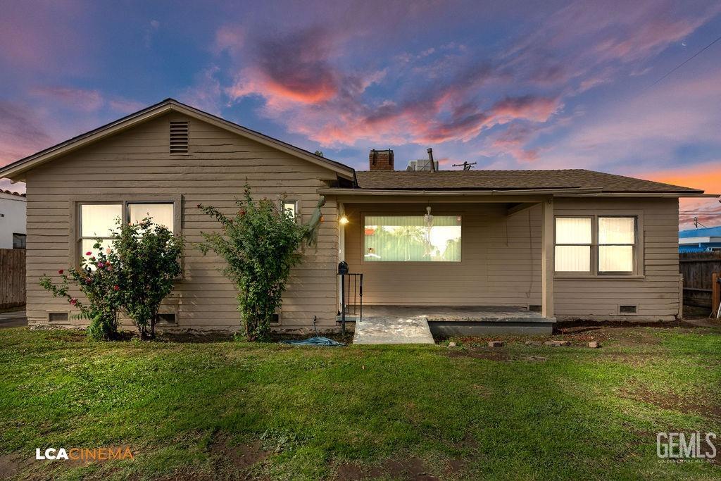 a front view of house with yard