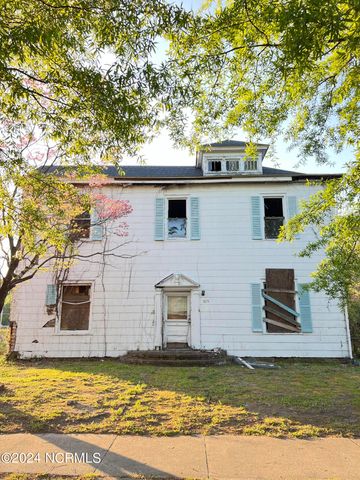 $255,000 | 305 Tarboro Street Northeast | Old Wilson