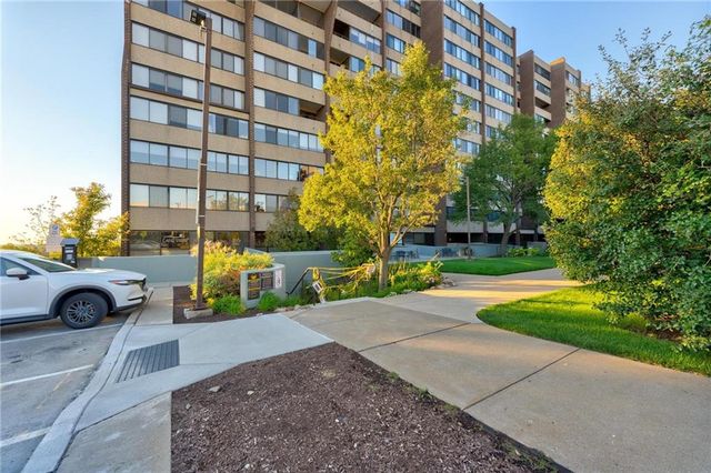 $315,000 | 750 Washington Road, Unit 802 | Mt. Lebanon